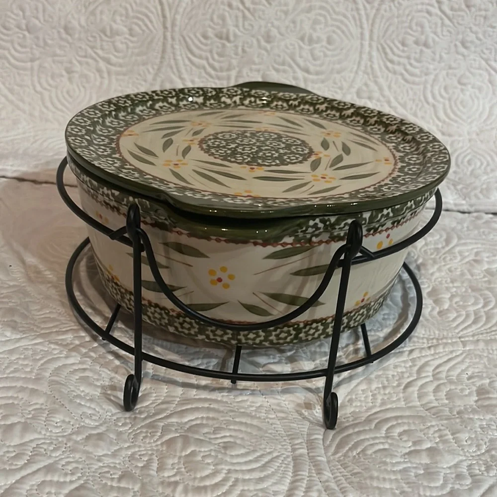 Temptations Old World 2 quart dish with‎ box